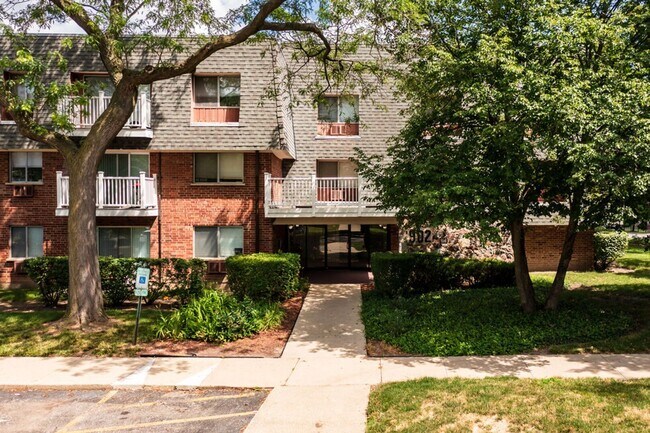Building Photo - 914 Ridge Square