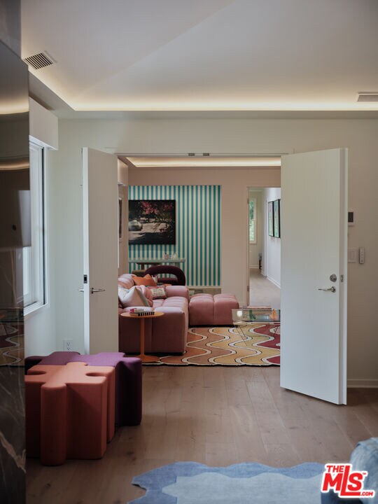 Building Photo - 661 Doheny Rd