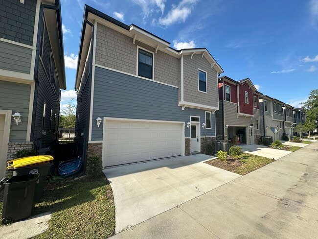 Building Photo - BRAND NEW HOME!