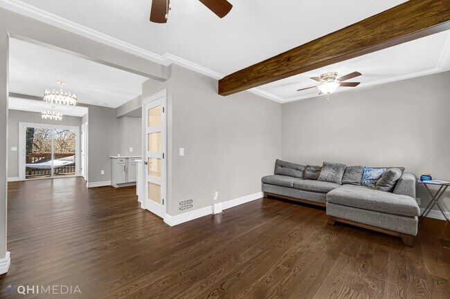 Building Photo - 6N926 Irving Ave