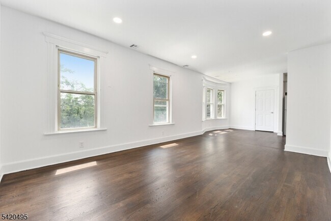 Building Photo - 67 Dunnell Rd