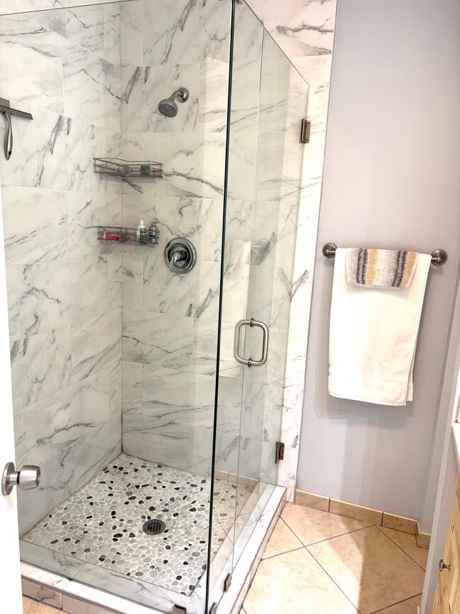 Building Photo - 141 E Riverside Dr