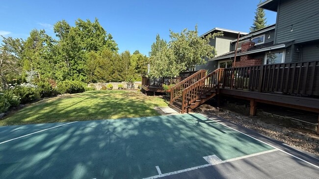 Building Photo - Pristine Single-Family Home in the Heart o...
