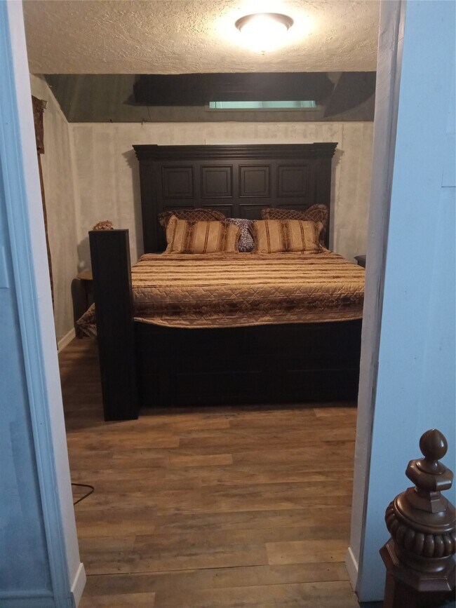 Building Photo - 15910 Hartman Rd