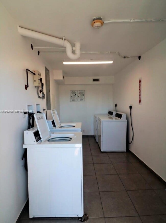 Building Photo - 2903 N Miami Beach Blvd