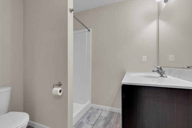Building Photo - Modern 3-Bed Townhome on Quiet Cul-de-Sac ...