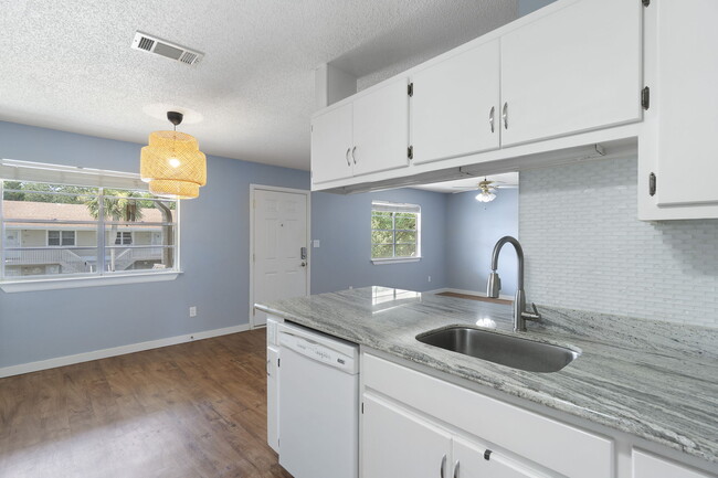 Building Photo - 1100 Shoreline Dr