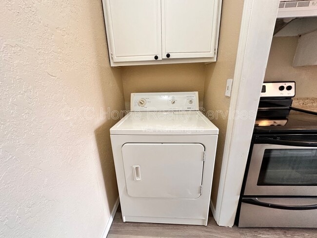 Building Photo - 109 SE 42nd St