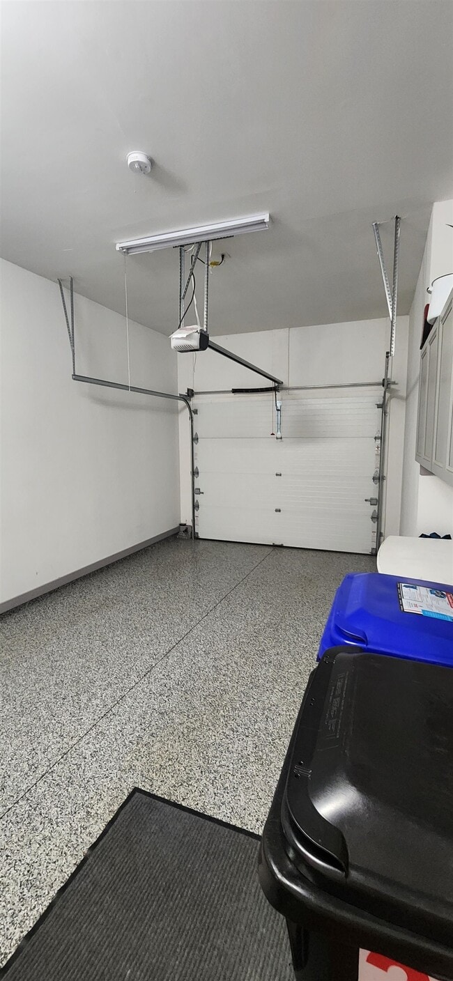 Building Photo - 25 Angel Pt Cir