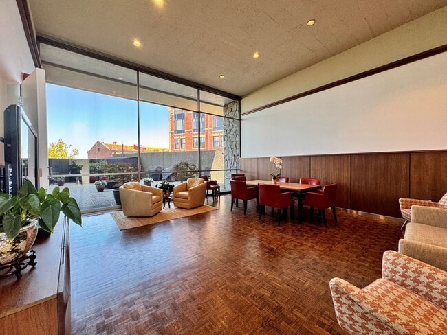 Building Photo - Million-Dollar Views, Starter Price!