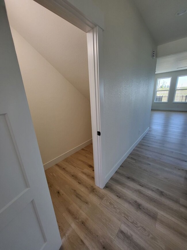 Building Photo - Beautiful Newly Built 3 Bedroom 2.5 Bath Townhome In Sweetgrass!!!!!