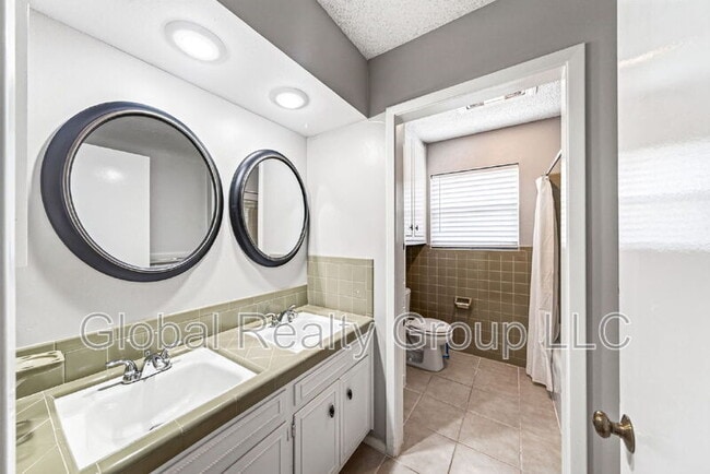 Building Photo - 412 Cordoba Dr