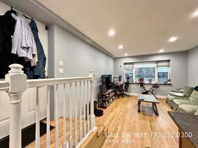 Building Photo - 5791 N Ridge Ave