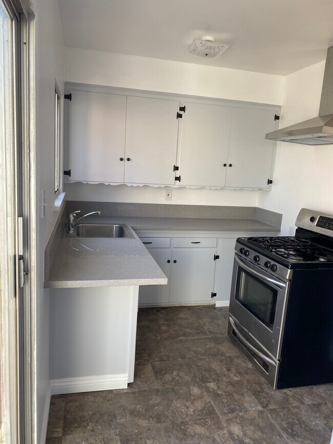 Kitchen - 4506 Ellenwood Dr