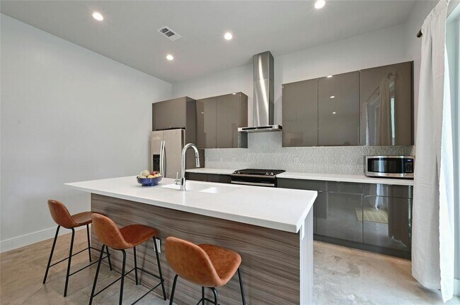 Building Photo - 4416 Gillis St