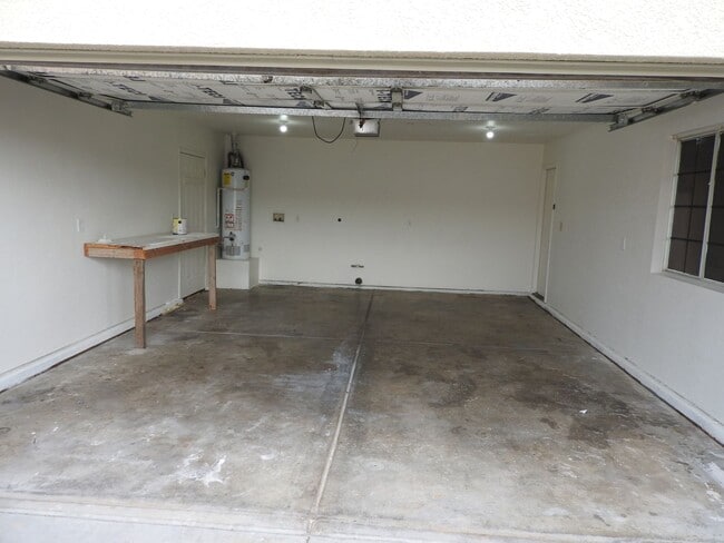 Building Photo - Three bedroom home