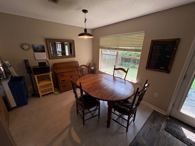 Building Photo - 3848 Mesa Rd