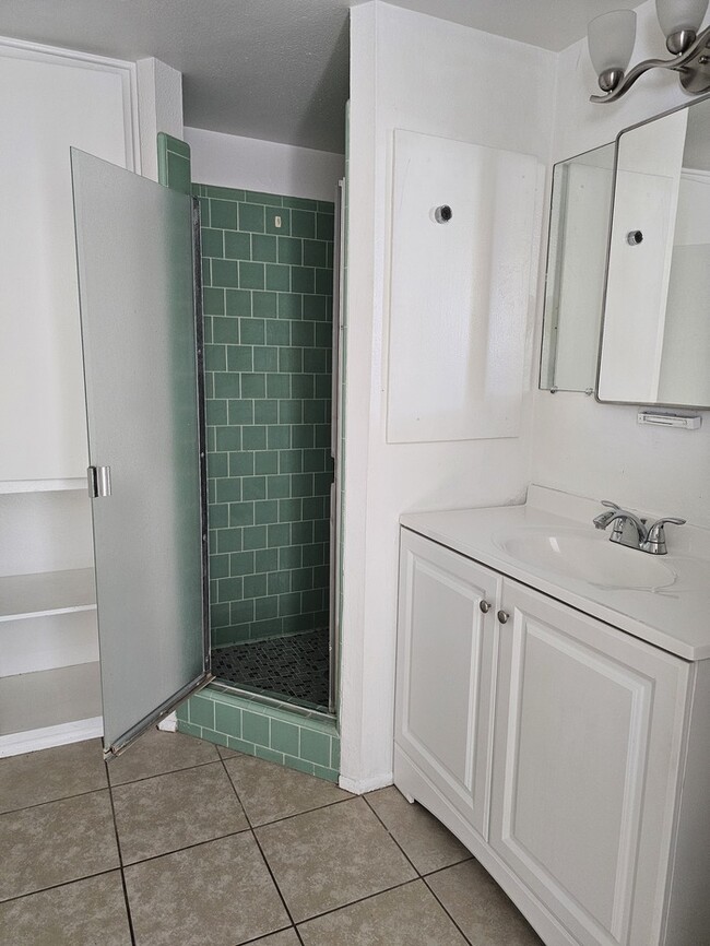 Building Photo - 739 W Padre Kino Dr