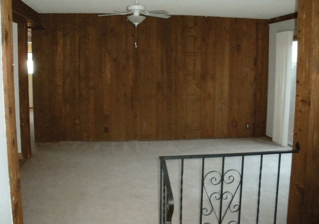 Building Photo - 2 Bed 2 Bath Duplex!