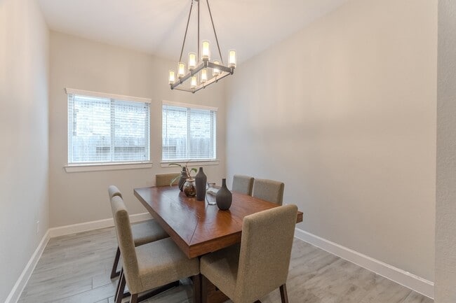 Building Photo - 24634 Songlark Bend Dr