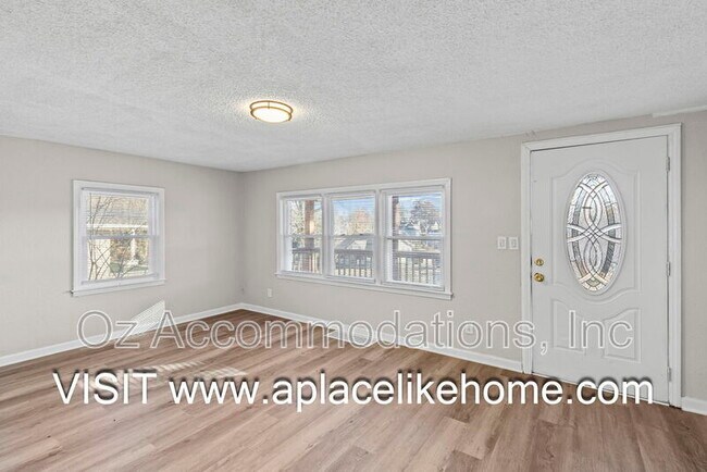 Building Photo - 2936 Stewart Ave