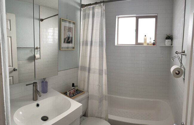 Building Photo - 2326 Lowell Blvd