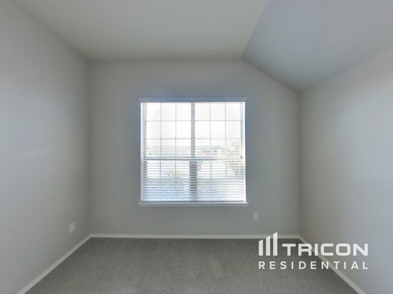 Building Photo - 936 Deer Valley Dr
