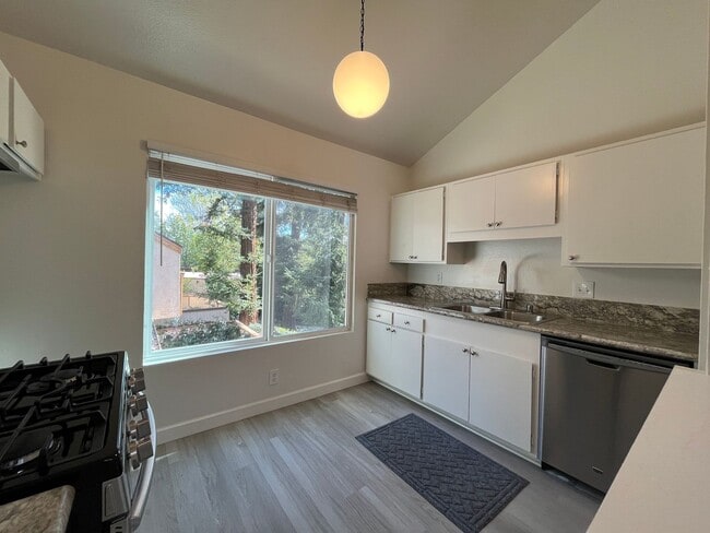 Building Photo - LOCATION! Move-in ready 2+2 w/parking, pool + balcony!