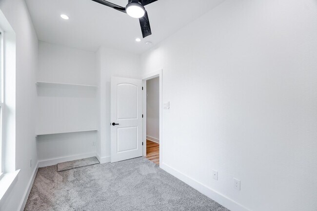 Building Photo - 7903 Sunnyhill St