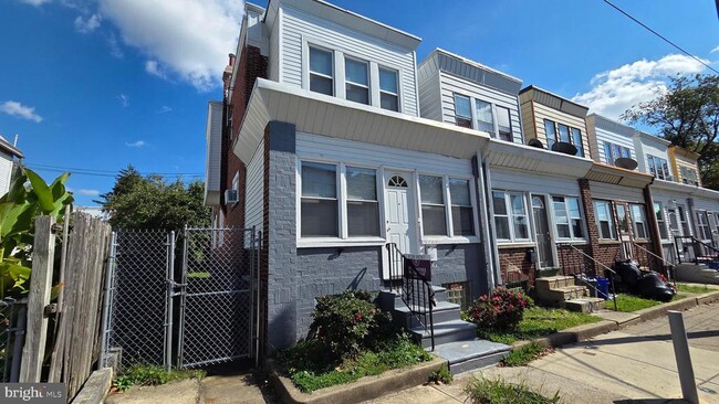 Building Photo - 5725 N Lawrence St