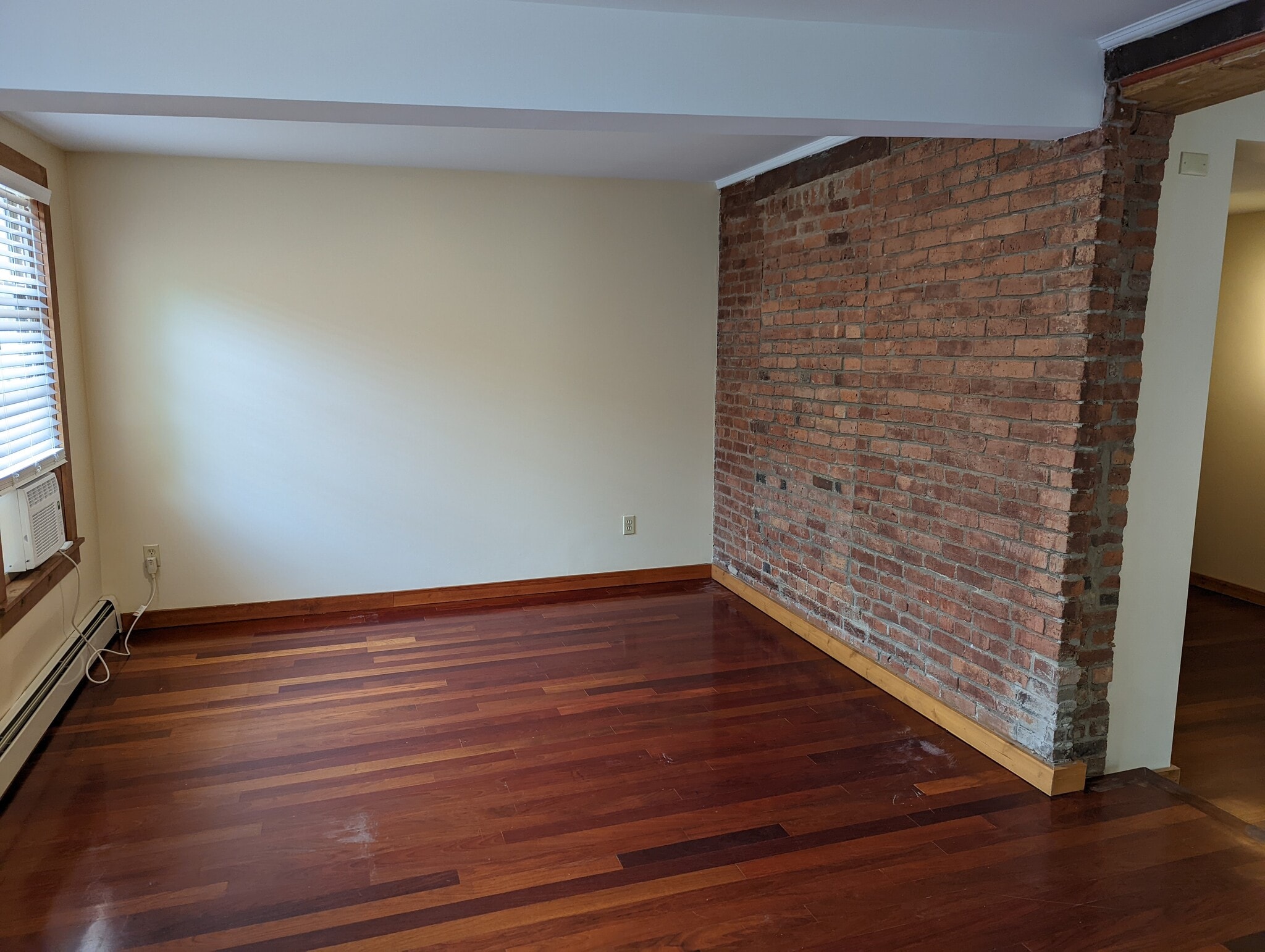Building Photo - 158 1st St