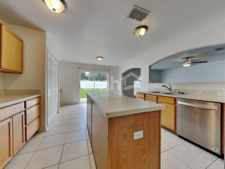 Building Photo - 10619 Opus Dr