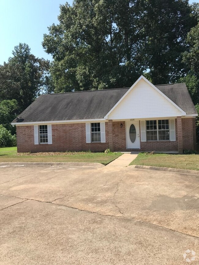 Building Photo - 3BR/3BA For Rent