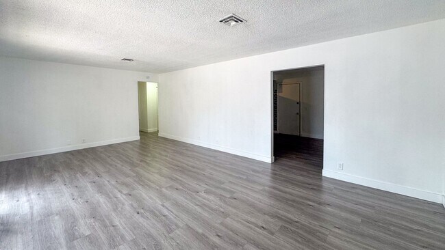 Building Photo - 50 Shadow Ln