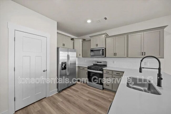 Building Photo - 448 Ml Pk Wy