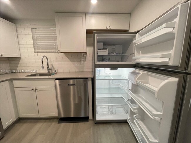 Building Photo - 8290 Lake Dr