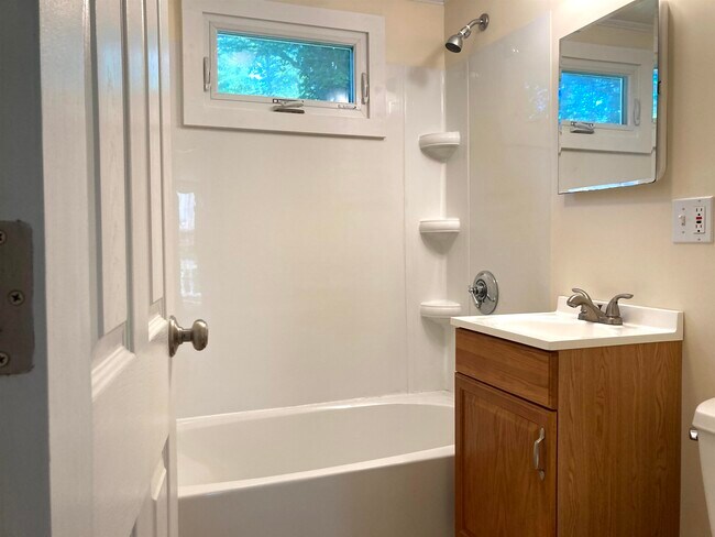 Building Photo - 23 Richard Rd