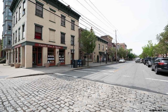 Building Photo - 355 State St