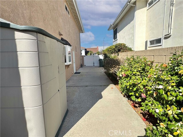 Building Photo - 9872 Kings Canyon Dr