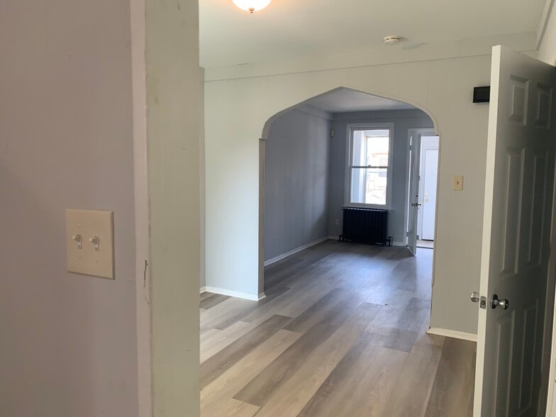 Building Photo - 32 Bellevue Ter