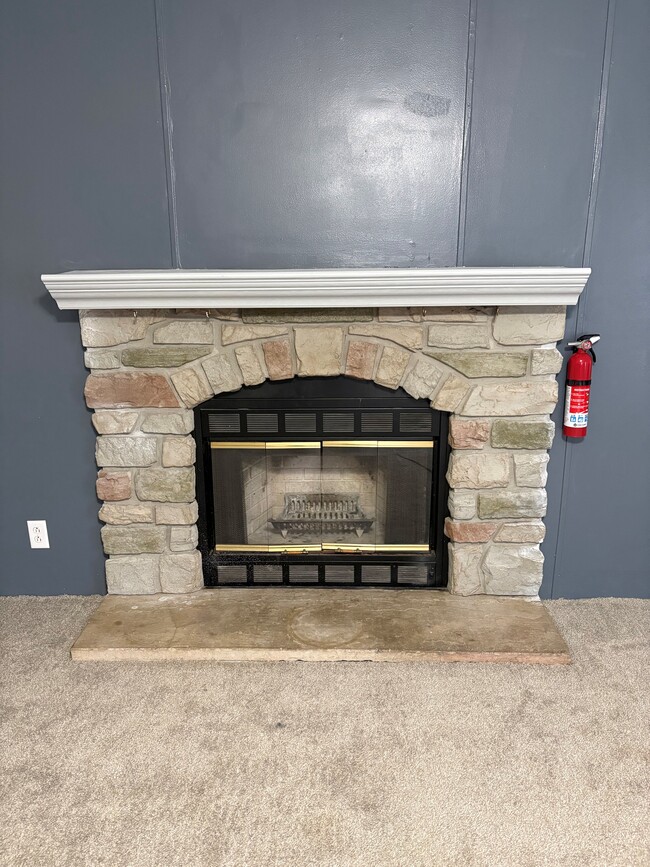 Building Photo - 8905 Beechwood Dr