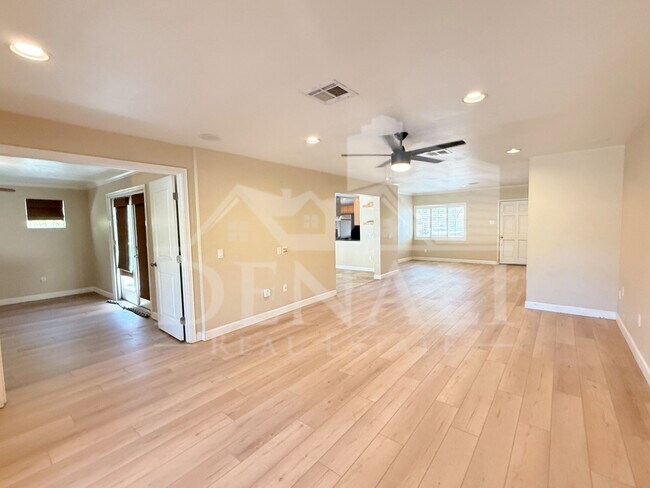 Building Photo - 1326 W Palm Ln