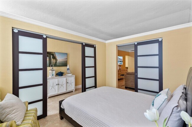 Building Photo - 4250 Galt Ocean Dr