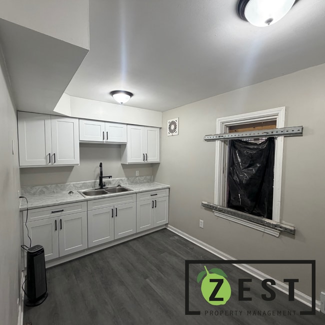 Building Photo - Amazing 3bed 1Bed-  Only $1200/mo  **Open House Friday June 5th from 4pm to 4:30pm**