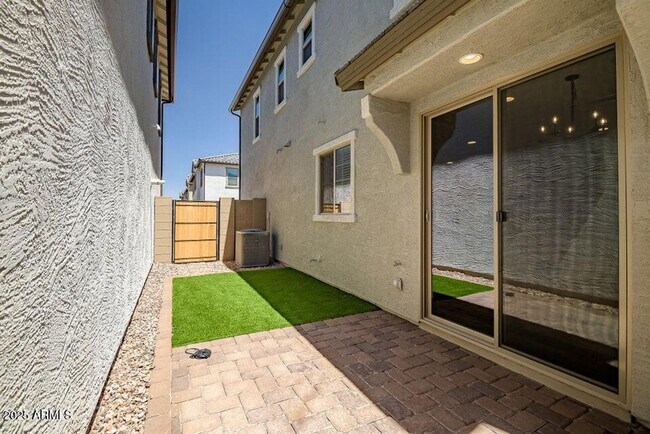 Building Photo - 3 Bedroom 2.5 Bathroom North Creek Home in Queen Creek