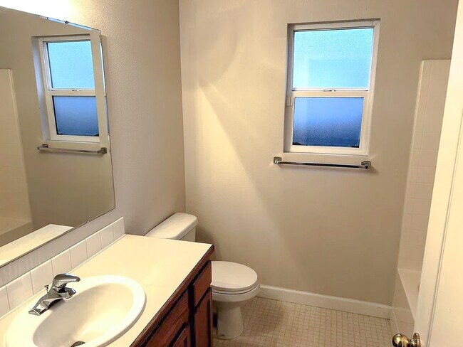 Building Photo - 1435 N Inez Pl