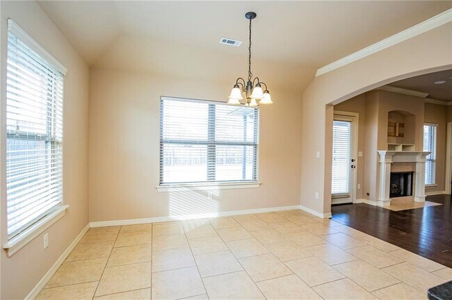 Building Photo - 2955 N Raven Ln