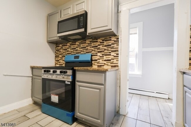 Building Photo - 19 Poe Ave