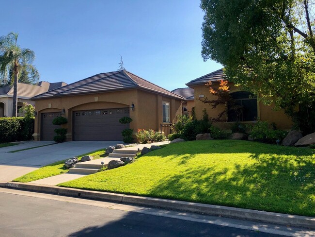 Building Photo - Gorgeous 4 bd. & 3.5 bath Home in Clovis U...