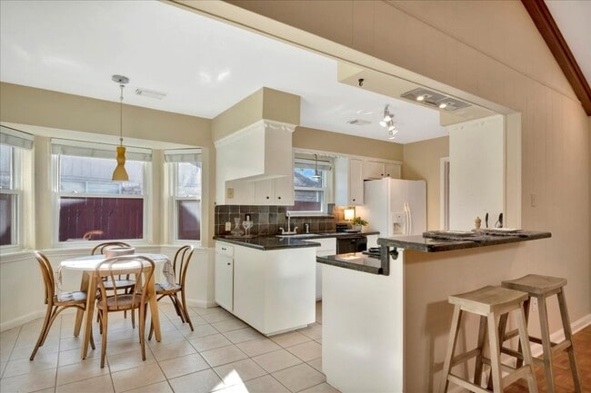 Building Photo - 1710 San Sebastian Ln